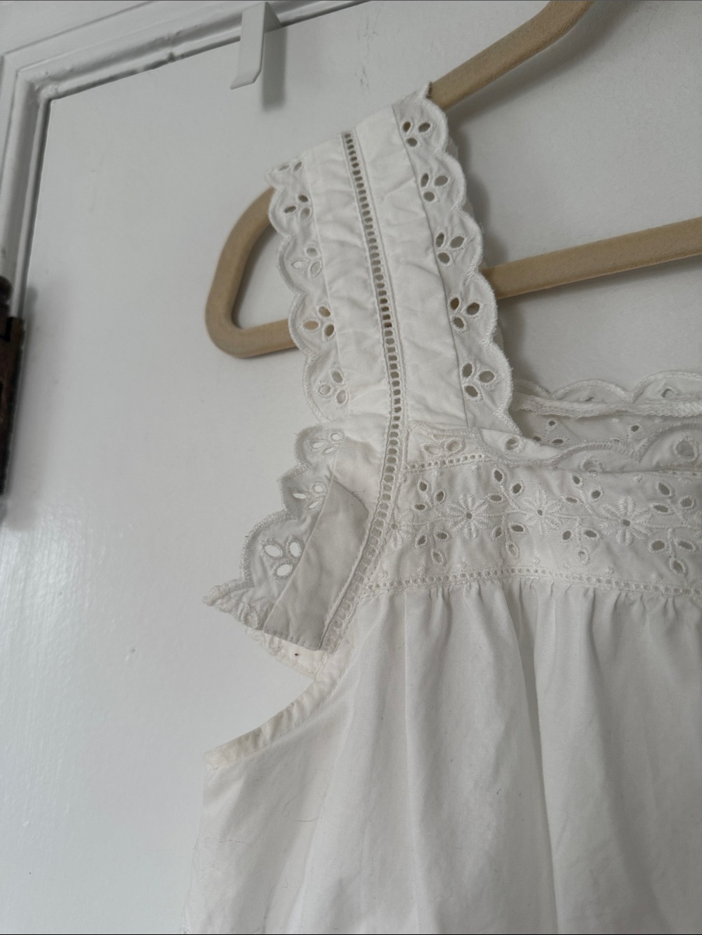 Gap x Doen Eyelet Sleeveless Top - Picture 4 of 5